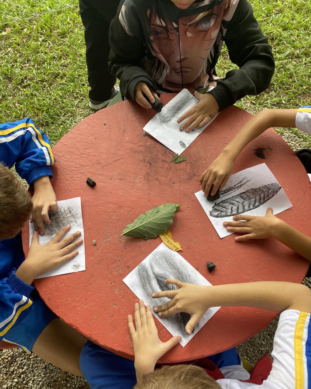 Flavia fazendo uma apresentação